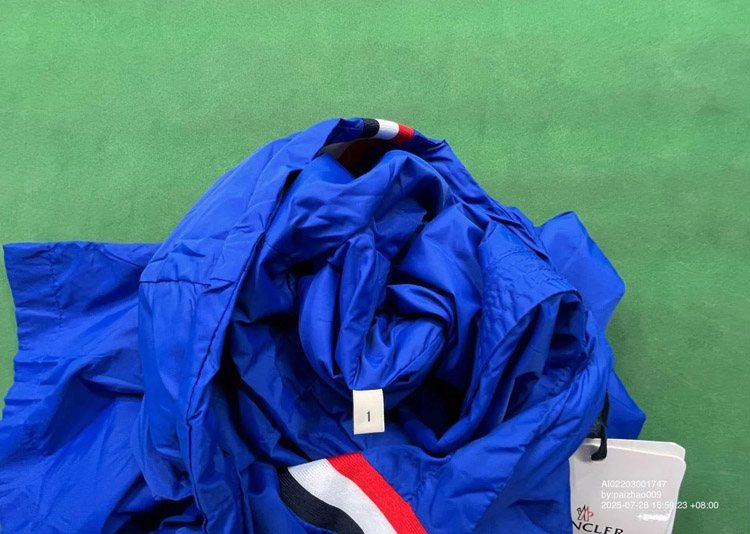 Zdjęcie QC 4 z 4 — Moncler Maya Lightweight Hooded Windbreaker Jacket [5 styles]