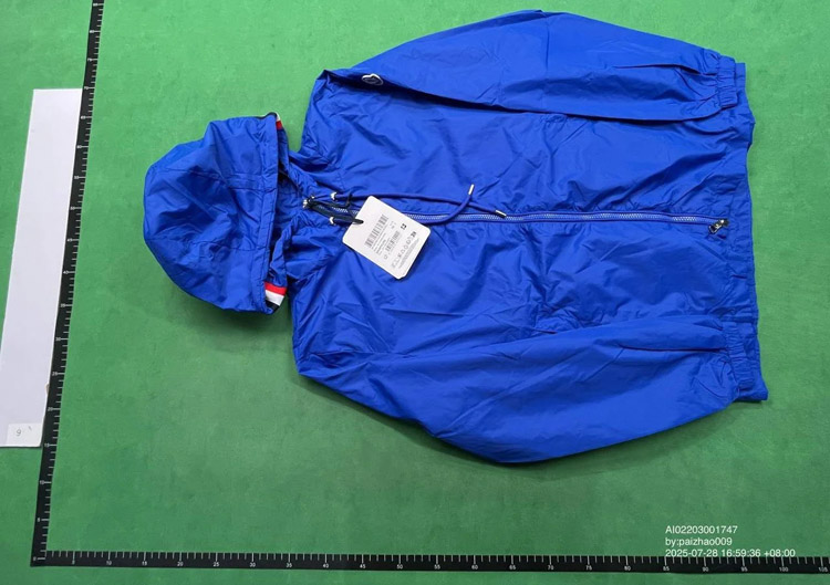 Zdjęcie QC 3 z 4 — Moncler Maya Lightweight Hooded Windbreaker Jacket [5 styles]