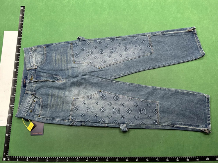 Zdjęcie QC 3 z 4 — Louis Vuitton Damier Pixel Denim Jacket & Pants Set [39 styles]