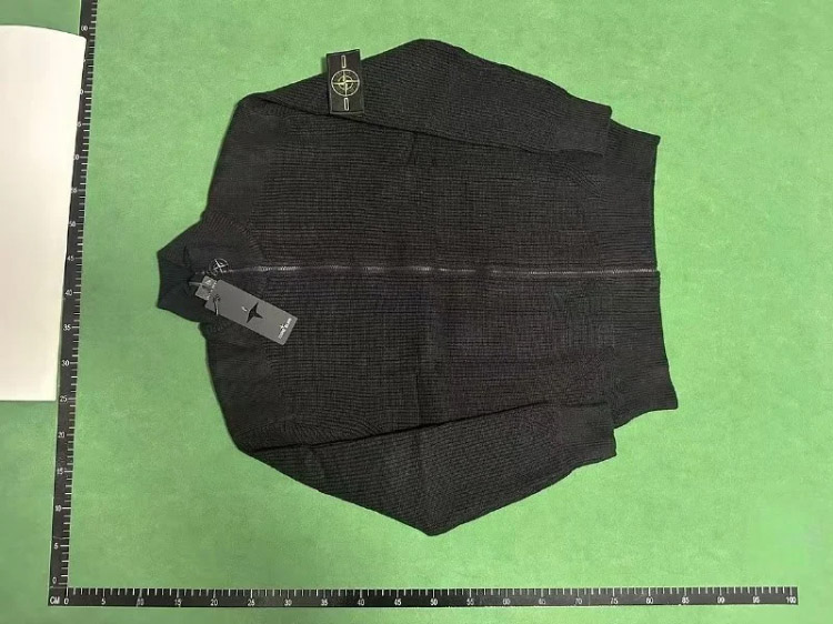 Zdjęcie QC 1 z 1 — Stone Island Knit Cardigans and Hooded Sweaters [34 styles]