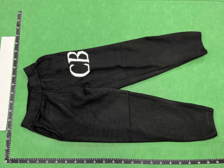 Zdjęcie QC 3 z 4 — CB Logo Knit Sweater