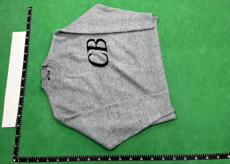 Zdjęcie QC 4 z 4 — CB Logo Knit Sweater